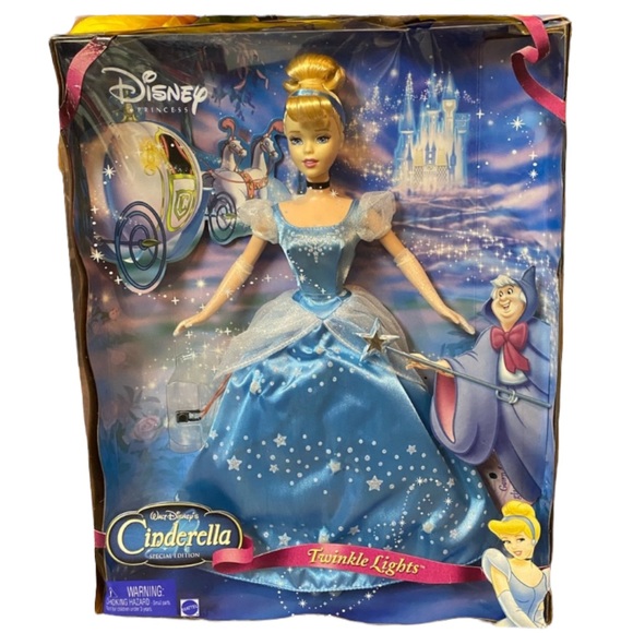 💕NIB💕 Walt Disney’s Cinderella Twinkle Lights Doll - Picture 1 of 2